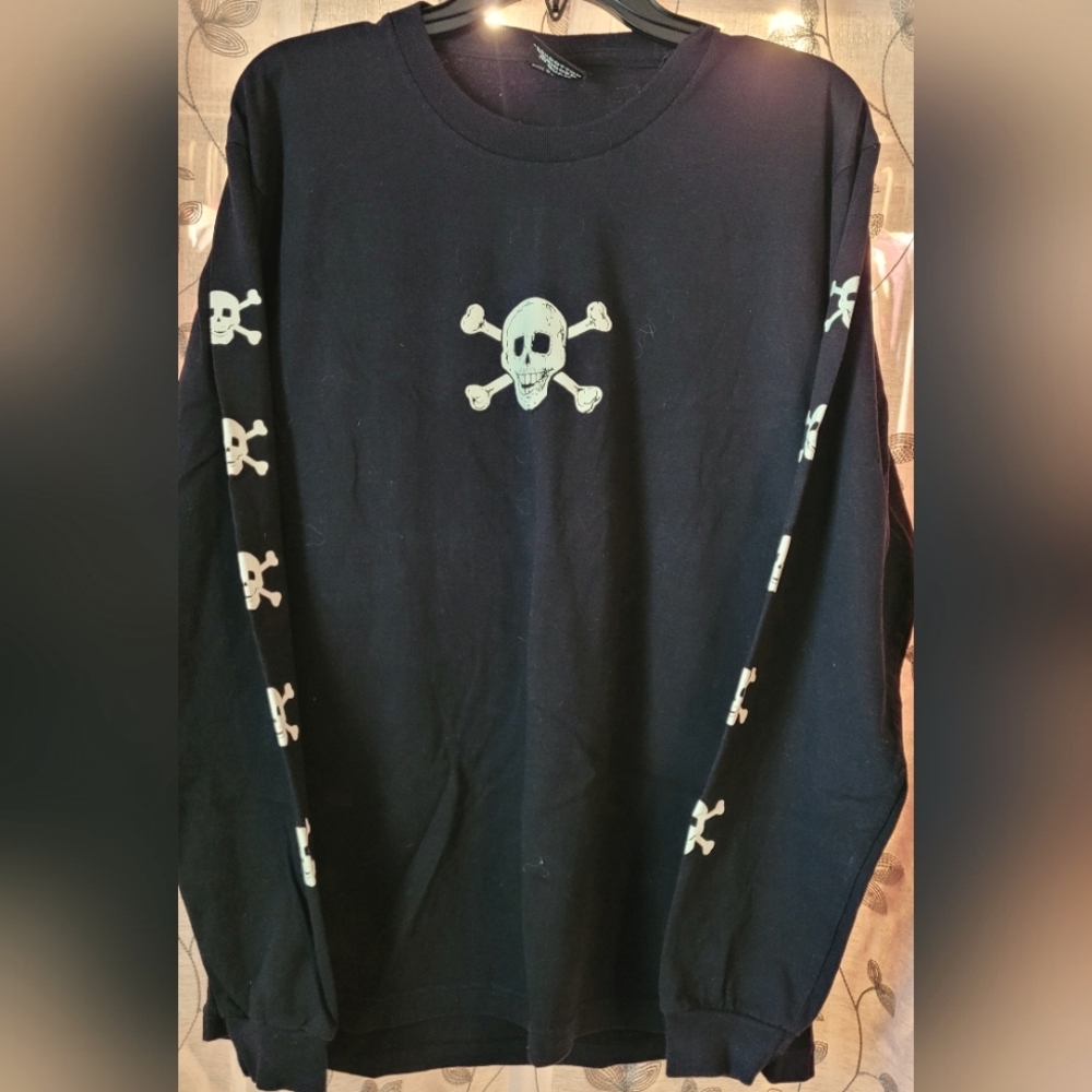 NWOT Jeff's Pirate Cove Skull Long Sleeve Shirt